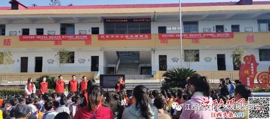 传播红色音乐   传承红色基因——我会手风琴艺术专业委员会参加了由省委宣传部举办的红色音乐走进玉京村公益活动